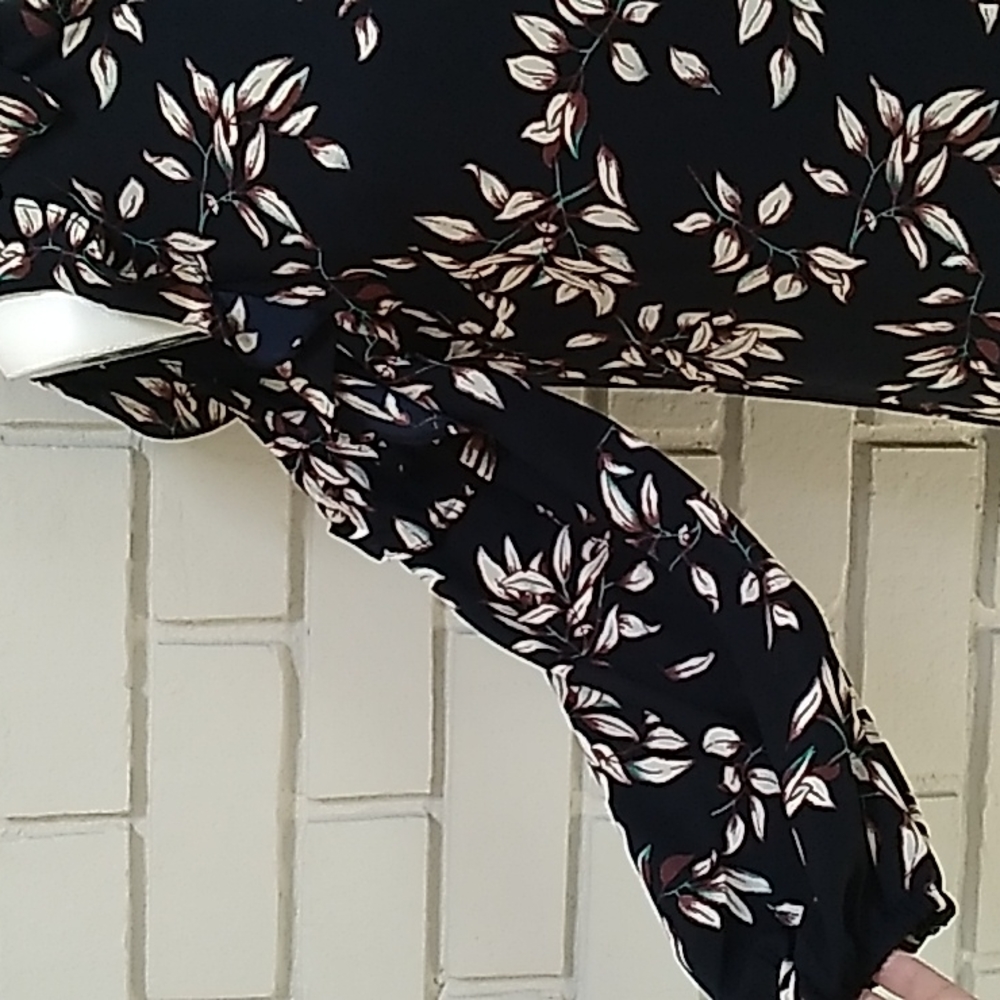 Collective Concepts Navy Ruffled Cold Shoulder Button Up Dress. Size Small - Picture 3 of 11